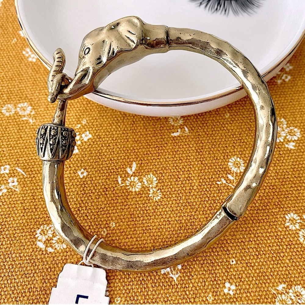 Lucky Brand Elephant Bangle Bracelet Lucky Brand Gold Tone - Picture 7 of 7